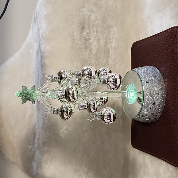 Glass Christmas Tree - Picture 8 of 16